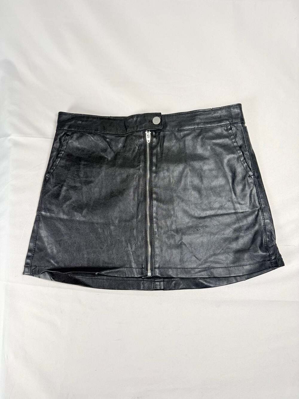 Moto Downtown Girl Tractr Black Faux Leather Front Zip Mini Skirt small